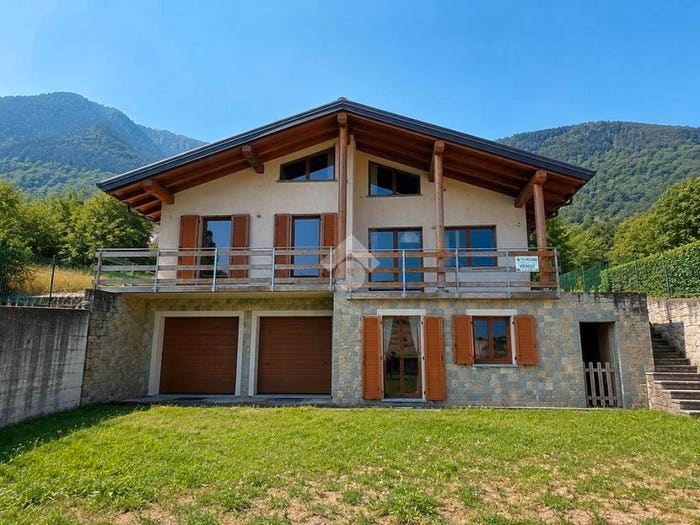 Casa con 6 locali in vendita in Via Corna in piano, Centro, Colorina