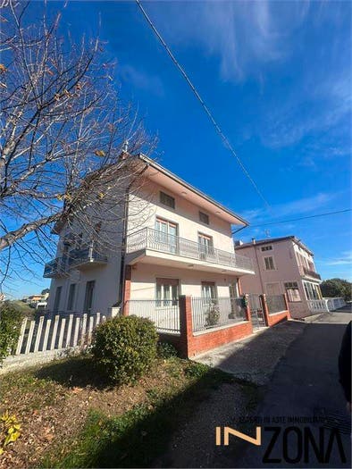 Appartamento con 5 locali in vendita in via don minzoni, Centro, Tornareccio