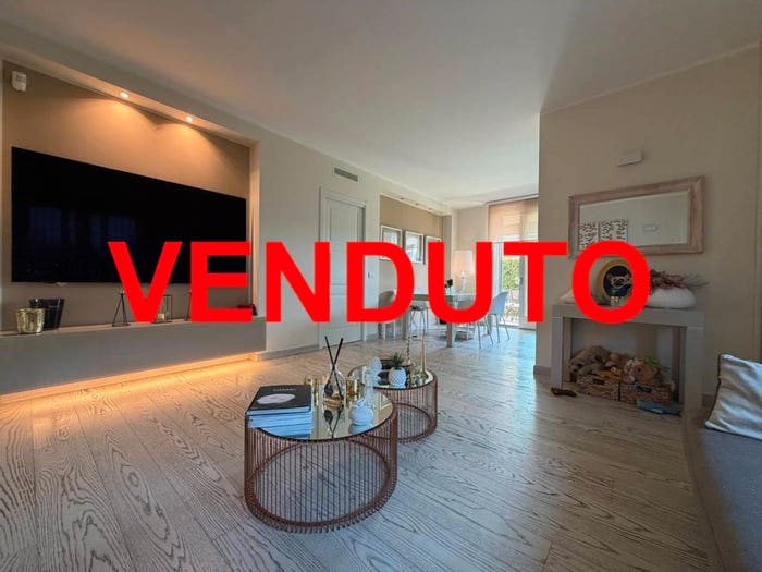 Casa con 6 locali in vendita in Via Laura Prati, Bussero