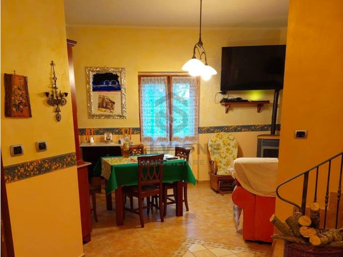 Appartamento con 6 locali in vendita in Strada Provinciale Panoramica Sud Matese, Bocca Della Selva, Cusano Mutri