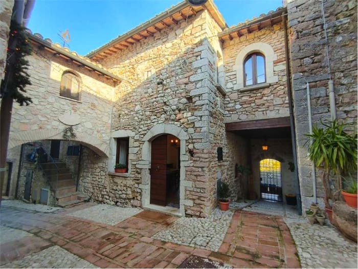 Casa quadrilocale in vendita in Acquasparta