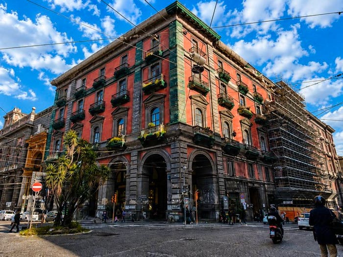 Appartamento quadrilocale in vendita in Via Enrico Pessina, Museo, Napoli
