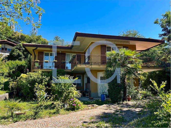 Casa con 6 locali in vendita in via Provenda, Laveno, LavenoMombello