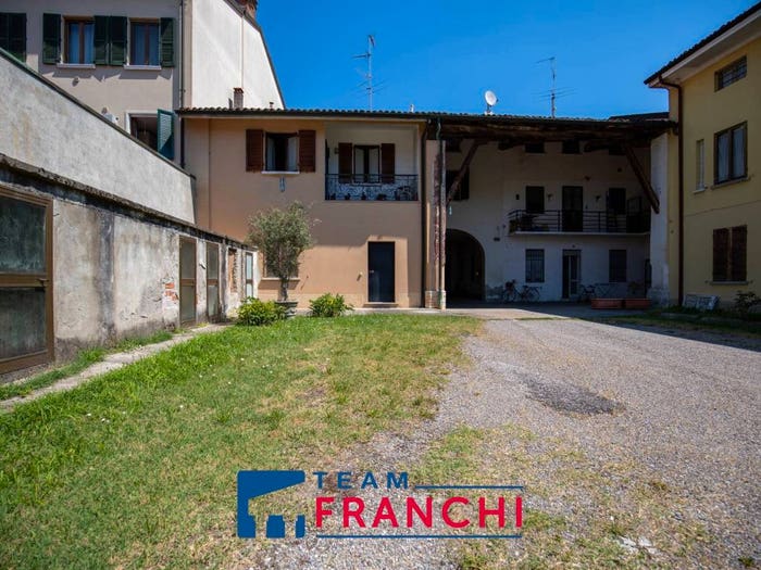 Casa trilocale in vendita in Via Giuseppe Zanardelli, Centro, Verolanuova