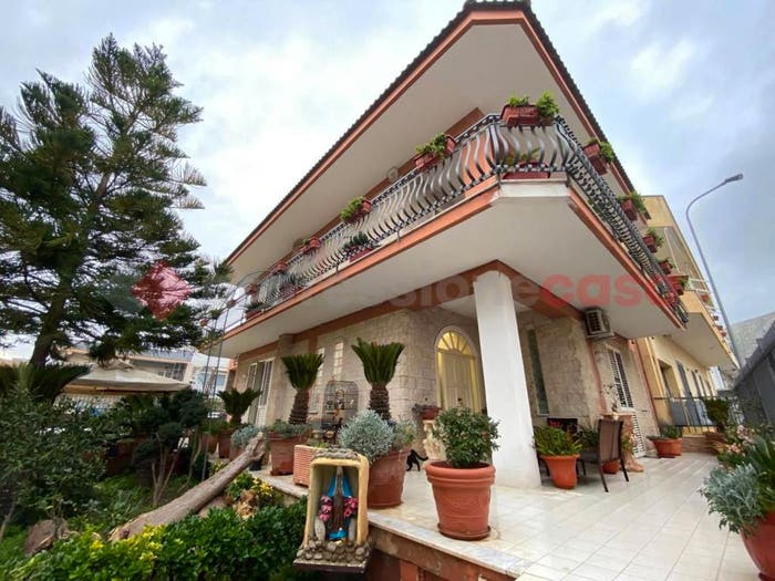 Casa con 5 locali in vendita in via avellino snc, Mondragone