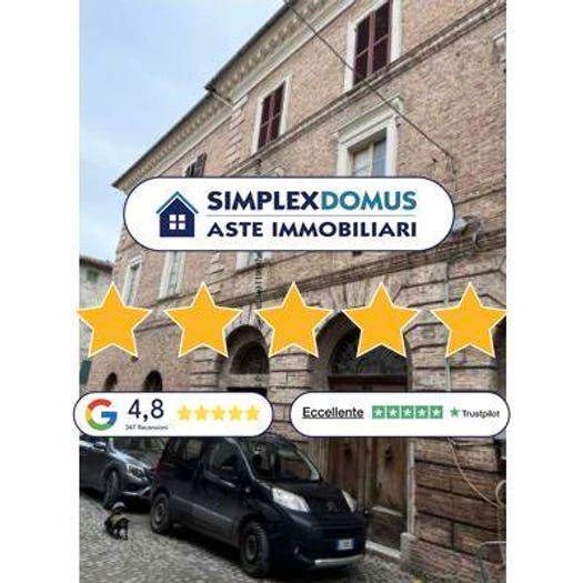 Appartamento con 6 locali in vendita in Via Giacomo Venezian, Centro, Matelica