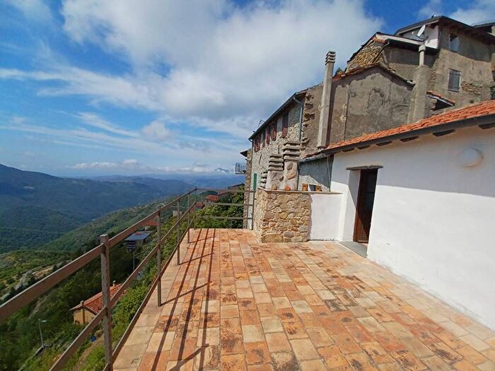 Casa quadrilocale in vendita in Via A Podestà, Bajardo