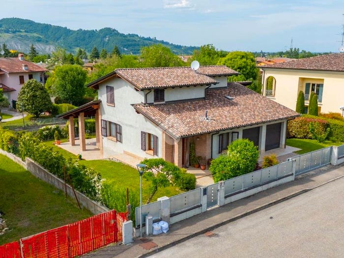 Casa trilocale in vendita in Via Beatrice da Lorena, Canossa