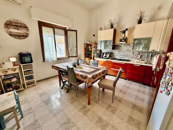 Appartamento quadrilocale in vendita in Via Ombrone, Fornacelle, Montemurlo