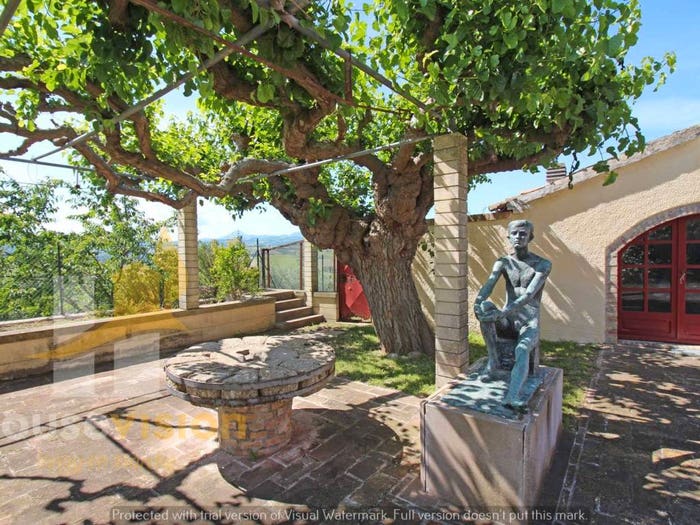 Casa con 6 locali in vendita in Arcevia