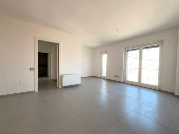 Appartamento trilocale in vendita in Via Ponti Rossi, Ponti Rossi, Napoli