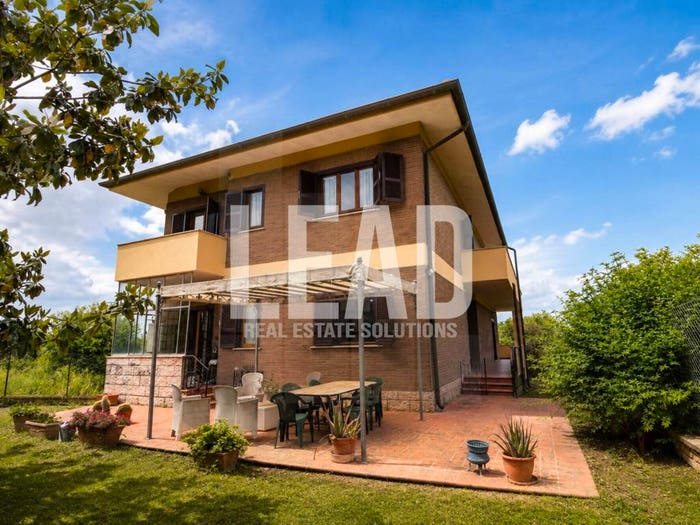 Casa con 6 locali in vendita in Via Aleardo Aleardi, Mentana