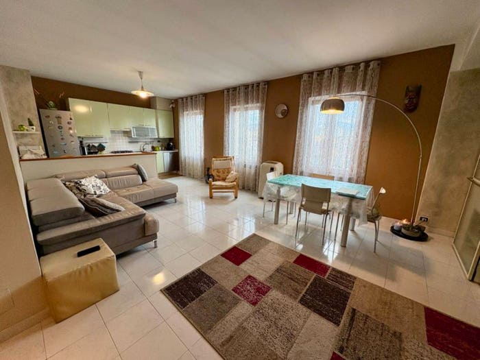 Appartamento con 5 locali in vendita in VIA FIORENZUOLA, Centro, Cerreto d'Esi