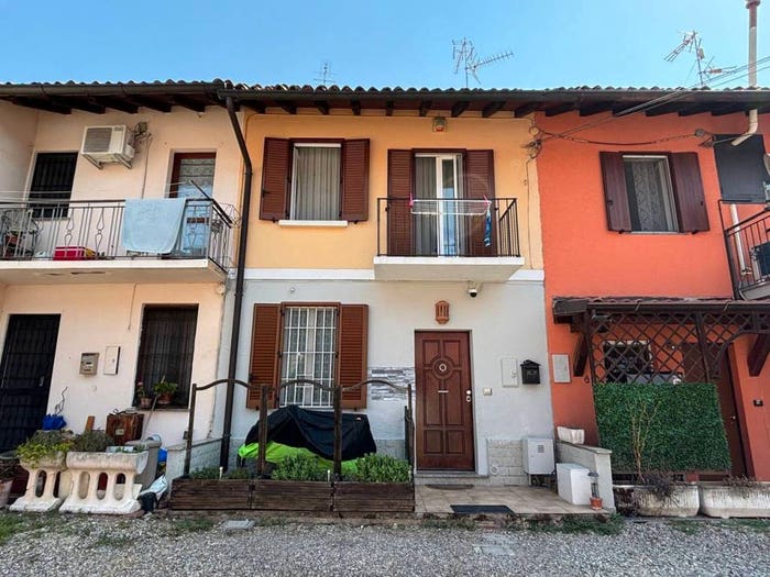 Casa trilocale in vendita in Via Giuseppe Garibaldi, Casorate Primo