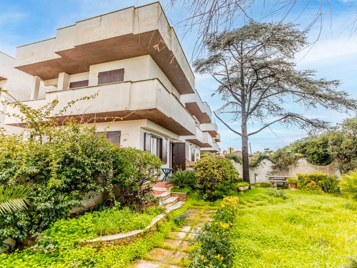 Casa quadrilocale in vendita in Lungomare Tor San Lorenzo, Torre Marina Lido di Tirrenella, Ardea