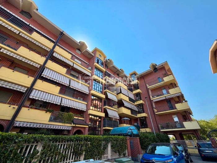 Appartamento con 5 locali in vendita in Via Superga, Nichelino