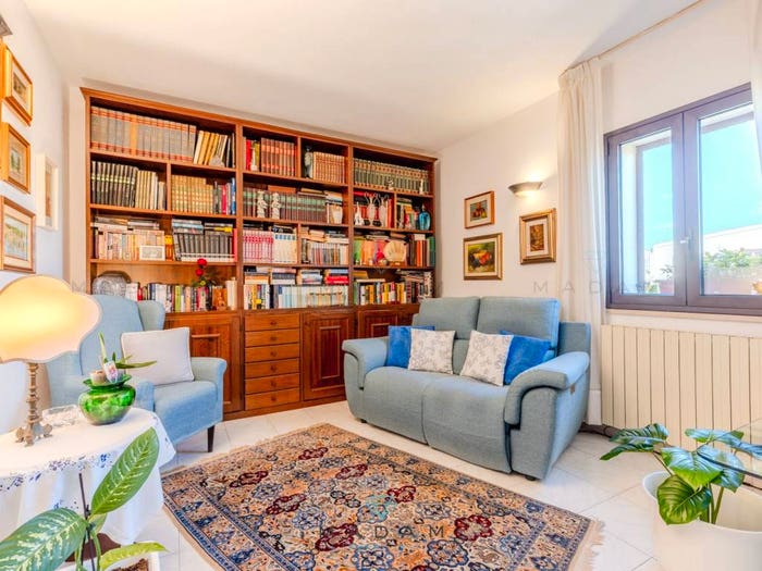 Appartamento con 6 locali in vendita in Via Faenza, Sacra Famiglia Bandinu, Olbia