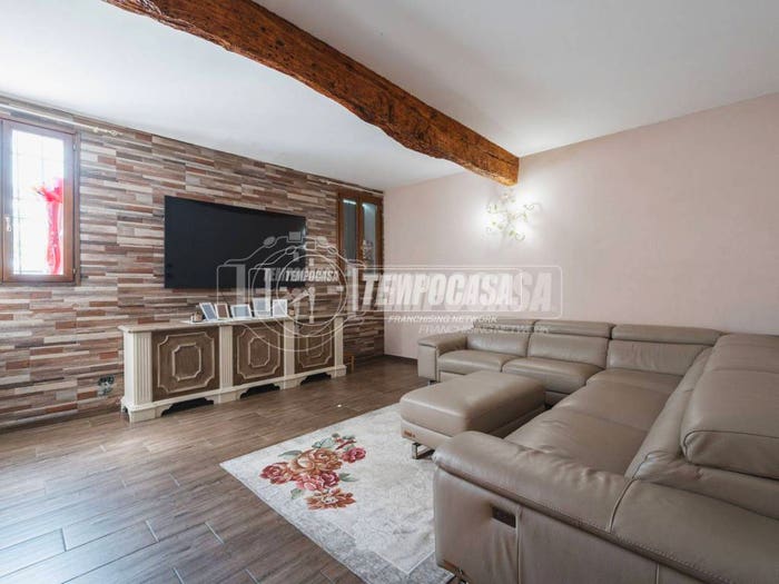 Casa con 6 locali in vendita in Via San Donato, Minerbio
