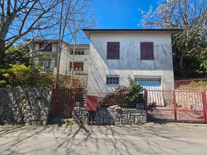 Appartamento con 6 locali in vendita in via della montagna, Bagnore, Santa Fiora