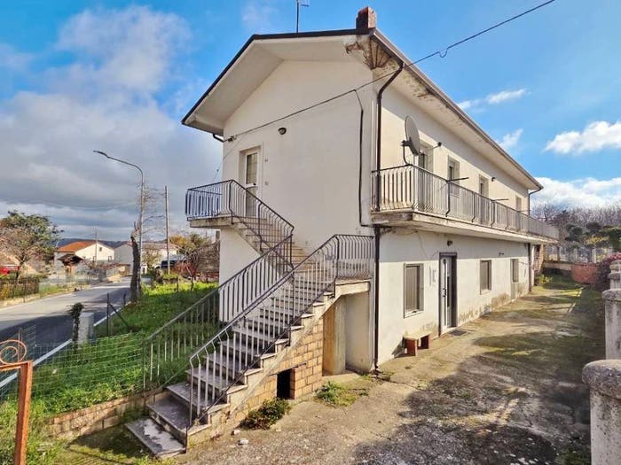Casa con 6 locali in vendita in SP, Vallesaccarda
