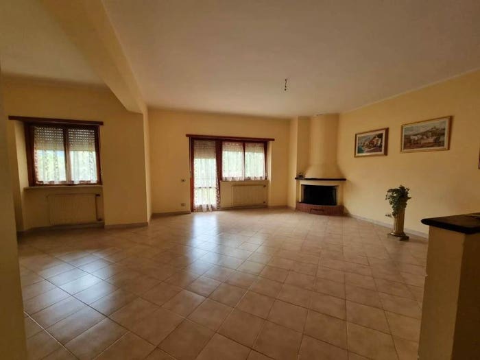 Appartamento quadrilocale in vendita in Via Colleprata SNC, Centro, Alatri