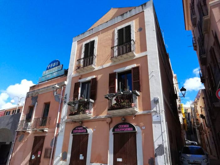 Appartamento trilocale in vendita in Via Vittorio Porcile, Marina, Cagliari