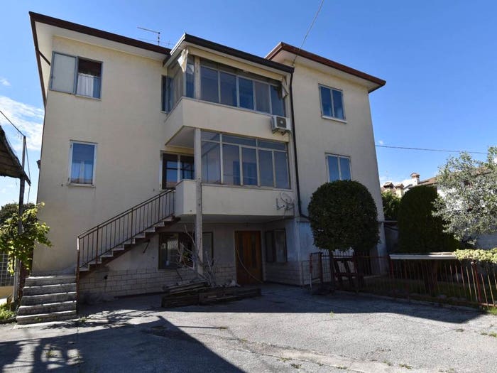 Casa con 6 locali in vendita in Via Lodi, Centro, Bassano del Grappa