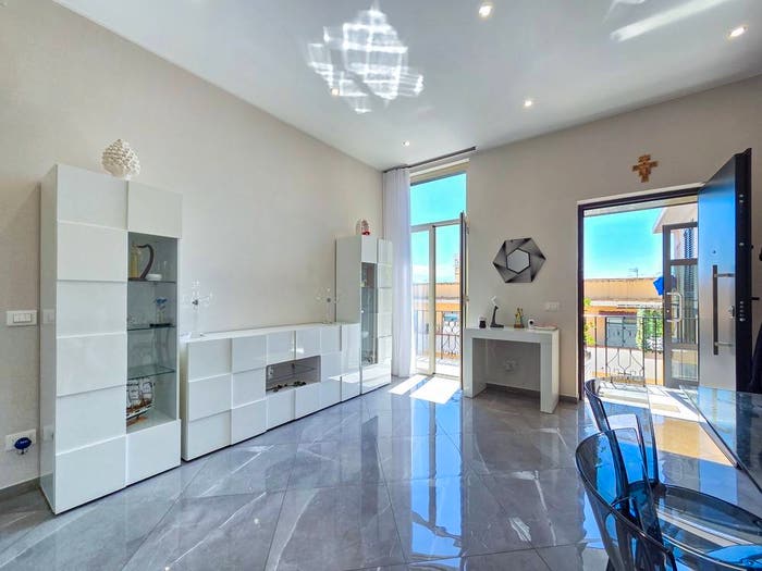 Appartamento con 5 locali in vendita in Viale San Martino, Quartiere Americano, Messina