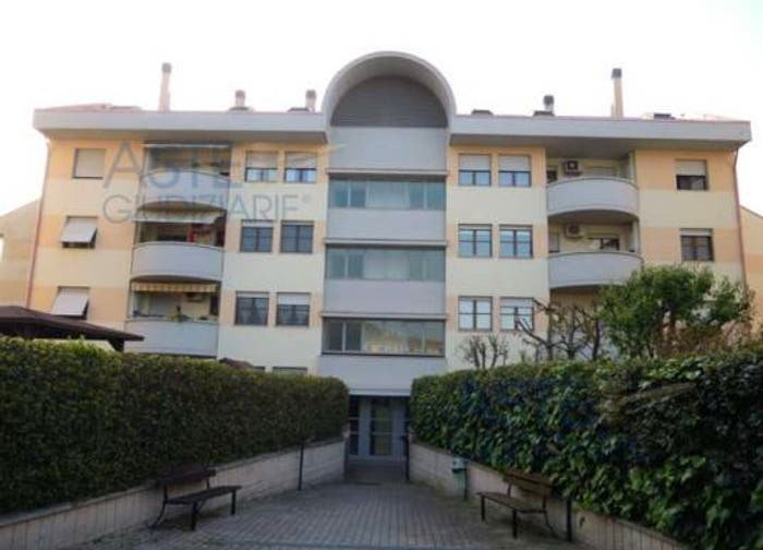 Appartamento con 5 locali in vendita in Via Sandro Pertini, Centro, Calenzano