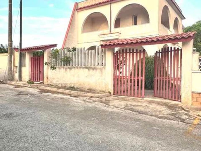 Casa con 6 locali in vendita in Via Dei Garofani, San Pietro in Bevagna, Manduria