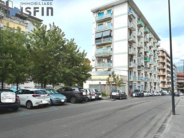 Appartamento quadrilocale in vendita in Piazza Fausto e Luigi Gullo, Panebianco Tribunale, Cosenza