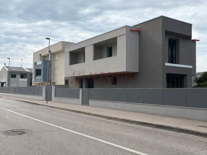 Casa quadrilocale in vendita in Via Gabriele D'Annunzio, Piove di Sacco