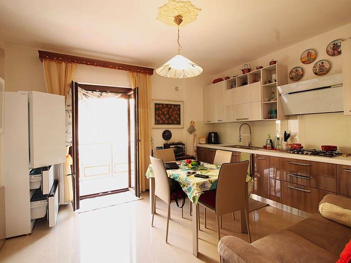 Appartamento con 5 locali in vendita in Via Alessandro Scarlatti, Centro, Bagheria