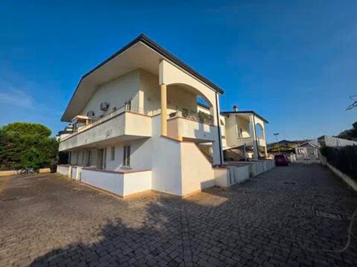 Appartamento trilocale in vendita in Viale Giacomo Leopardi, Lido degli Estensi, Comacchio