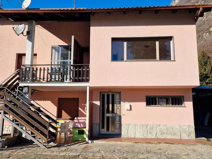 Appartamento quadrilocale in vendita in Via Nazionale, Somaggia, Samolaco