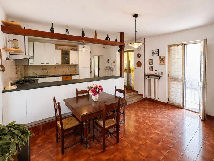 Casa con 5 locali in vendita in Via Guido Garbarino, Centro, Acqui Terme