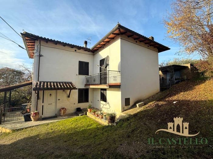 Casa con 5 locali in vendita in Via degli Eroi, Vaiano, Castiglione del Lago