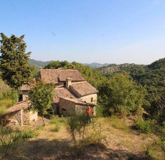Casa con 6 locali in vendita in Strada Sant Andrea In Corona, Mercatello sul Metauro
