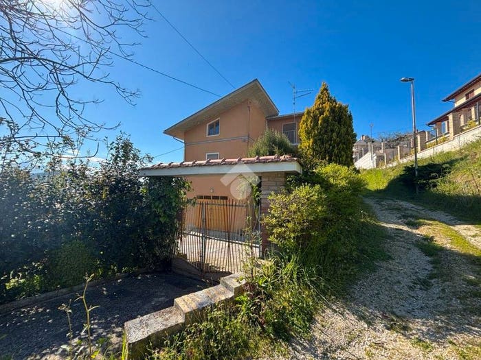 Casa quadrilocale in vendita in Contrada Petrilli Basso, Cellino Attanasio