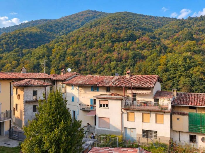 Casa con 6 locali in vendita in Via Cabrozzo, Cabrozzo, Strozza