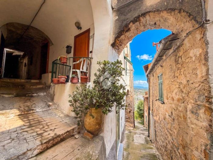Appartamento quadrilocale in vendita in Via Opera, Piani Torrazza, Imperia
