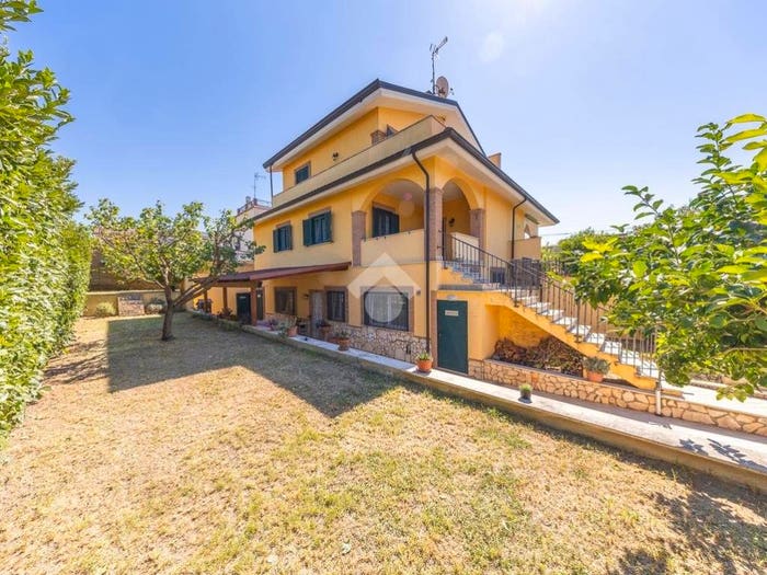 Casa con 5 locali in vendita in Via Frontone, Corcolle, Roma