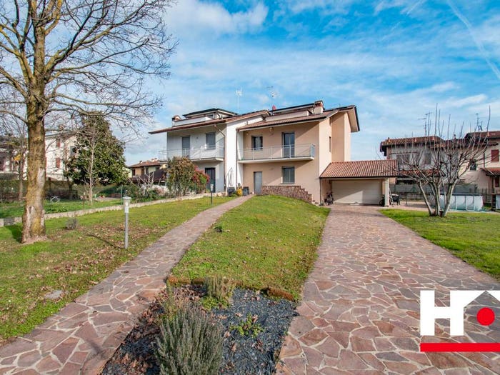 Casa quadrilocale in vendita in Via Giuseppe Garibaldi, Castel Rozzone