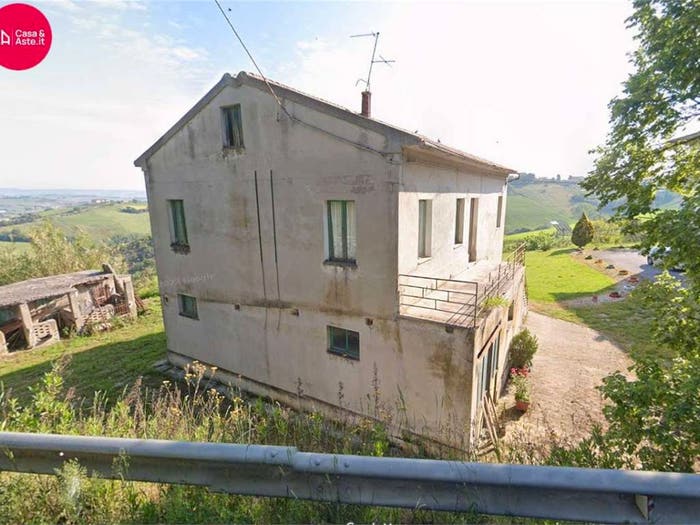 Casa con 6 locali in vendita in V San Andrea, Centro, Monte Urano