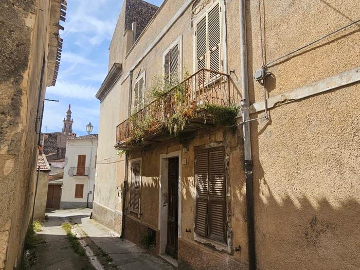 Casa con 6 locali in vendita in Via Tirso, Mores