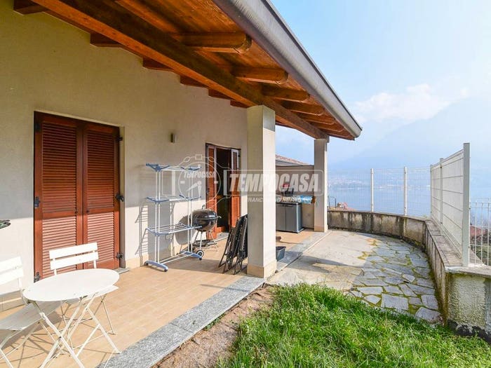 Appartamento trilocale in vendita in Via Privata Monsignor Giorgio Zunini, Onno, Oliveto Lario