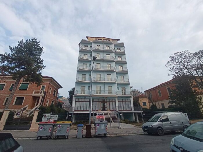 Casa in vendita in Via Cesare Battisti, Mare, Pesaro