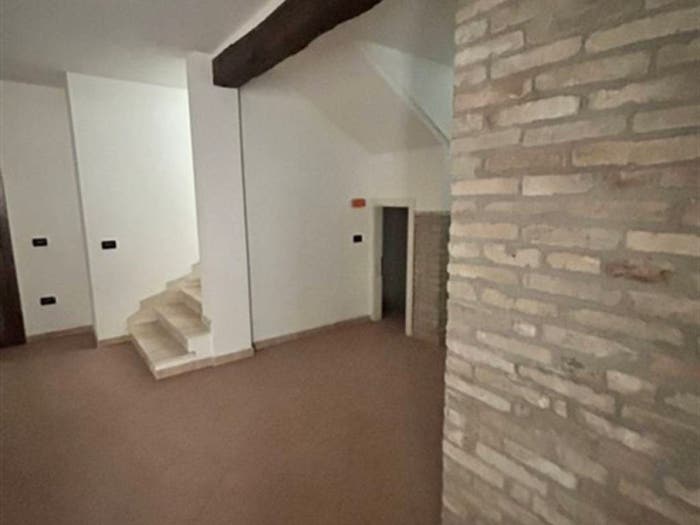 Casa con 5 locali in vendita in Via Roma, Piubega