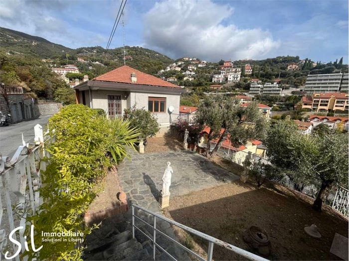Appartamento con 6 locali in vendita in Parco San Rocco Tetti Rossi Loreto, Alassio