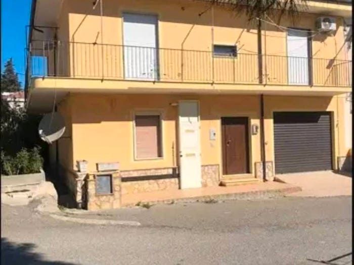 Casa bilocale in vendita in Via Ho Ci Minh, Centro, Melissa
